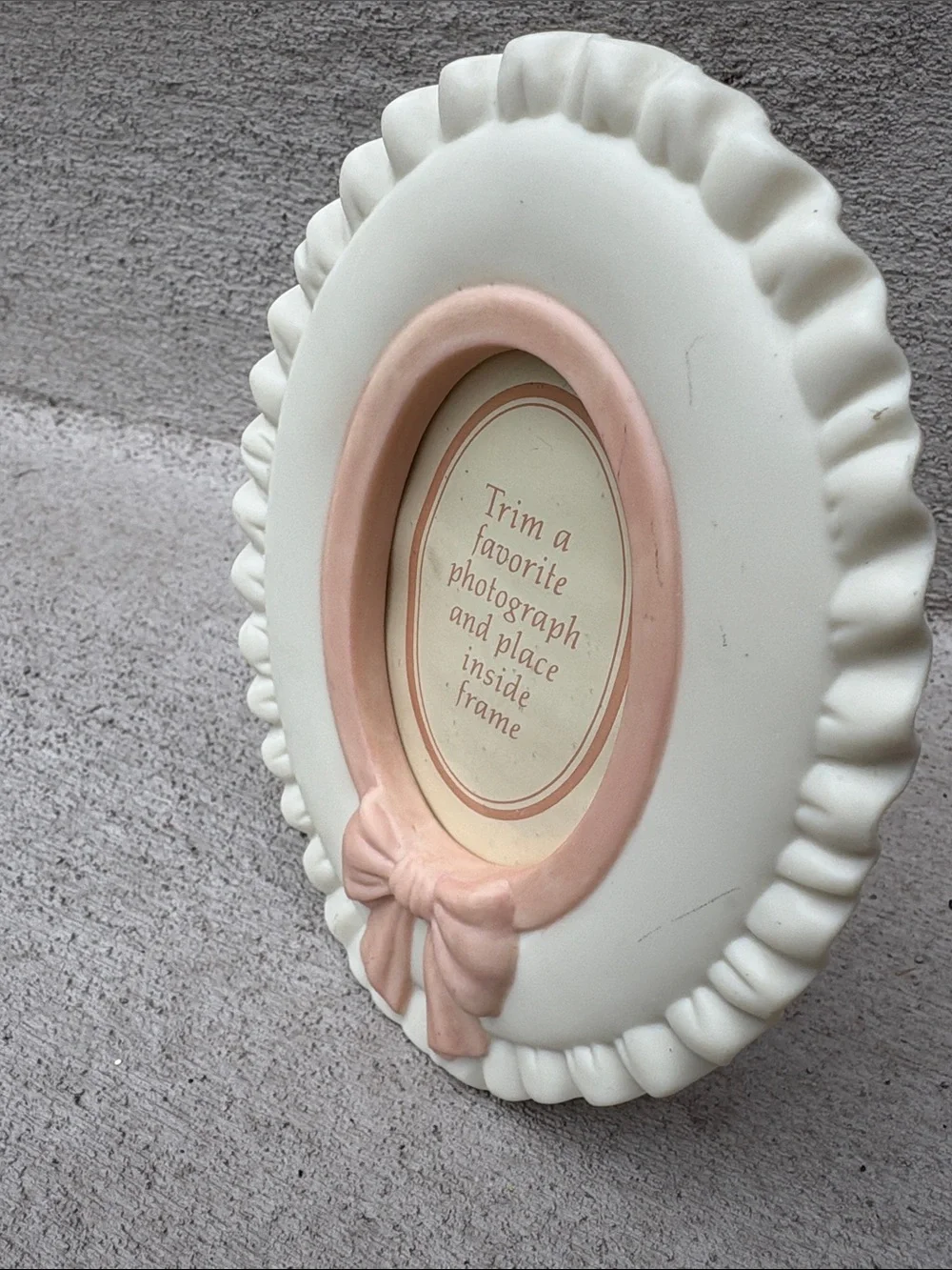 VTG Avon Pink Bow Oval Picture Frame
